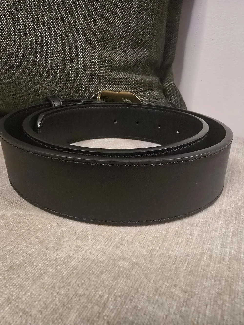 Gucci Black Leather Belt with Gold Double G Buckle - Picture 2 of 3